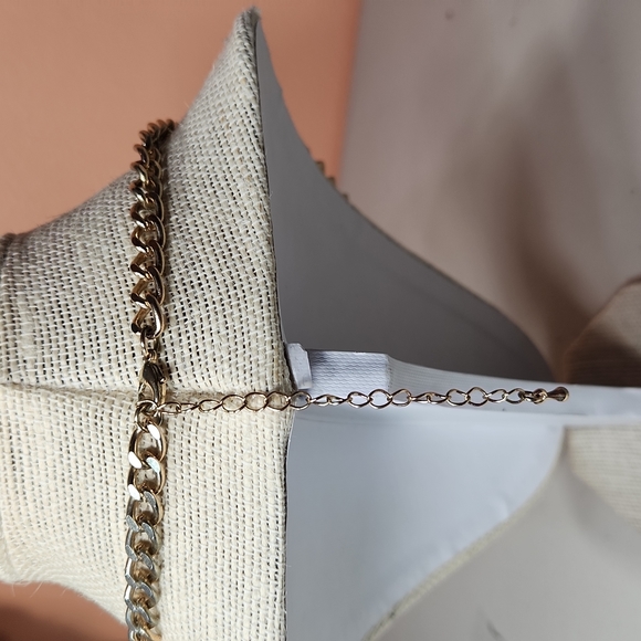 🕸Vintage Pink Gold Colored Hardware With Rhinestones Necklace - Picture 2 of 4